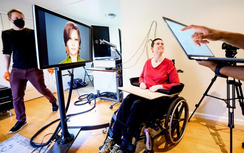Mind-reading Devices Let Paralyzed Persons to Chat Using Their Views