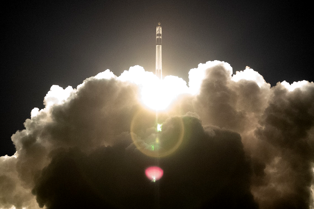 Can a Non-public Space Mission Pierce Venus’s Clouds?